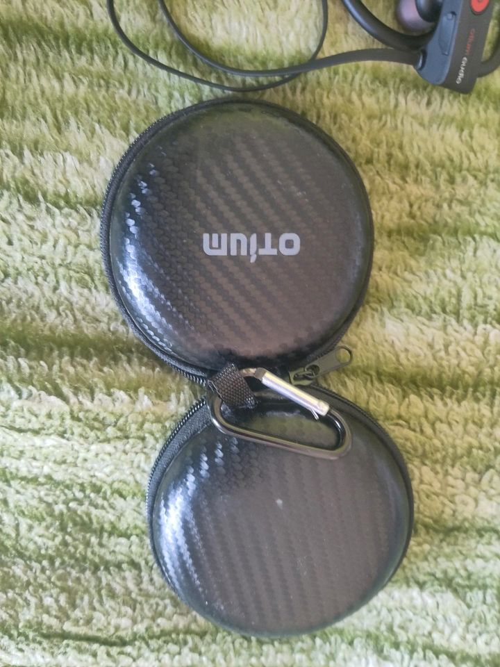 Bluetooth Kopfhörer von Otium mit Hülle in Utting