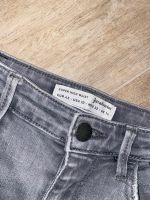 Stradivarius Jeans grau Gr. 42 Niedersachsen - Langenhagen Vorschau