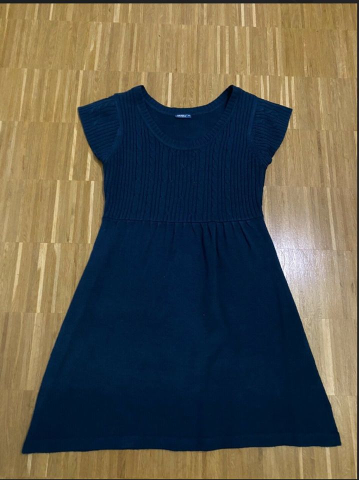 Strick- Kleid GR. 38 in Hamburg