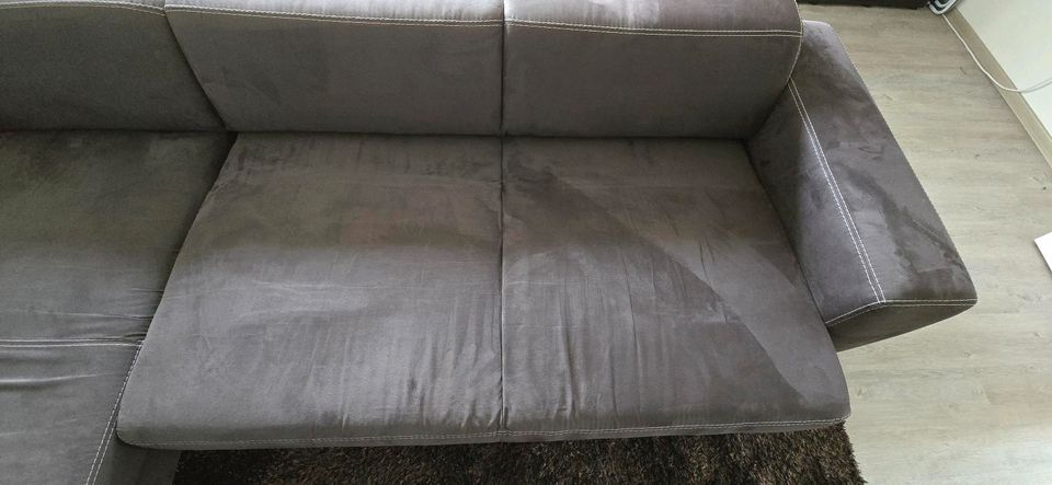 Couch / Sofa L Microfaser ausziehbar Braun mit Schlaffunktion in Dresden