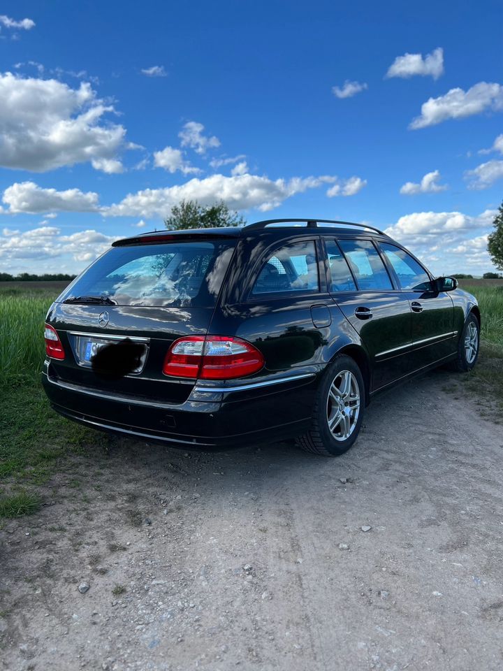 Mercedes E320 W211 Avantgarde T Klasse in Merseburg