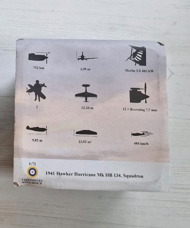 Modellflugzeug Hawker Hurricane Mk IIB 134 Amercom 1:72 in Erfurt