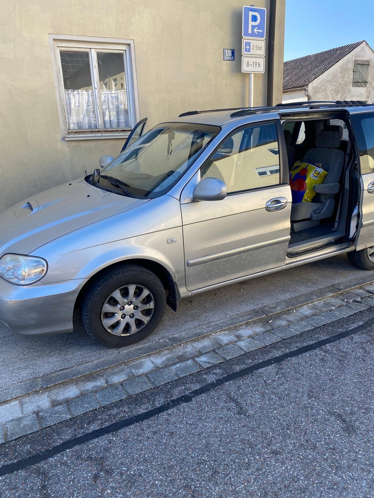 Abbildung des Autos Kia carnival