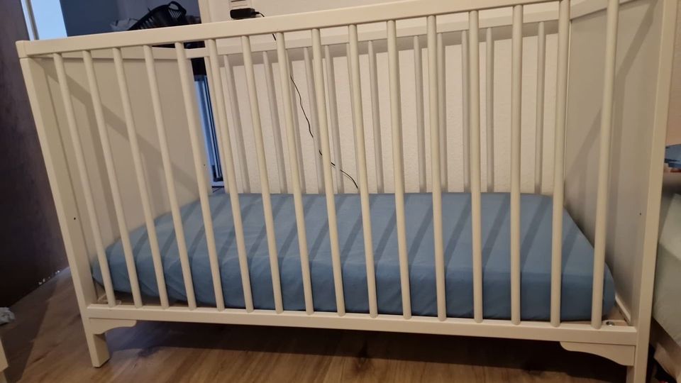 Babybett von IKEA + Zubehör in Alsdorf