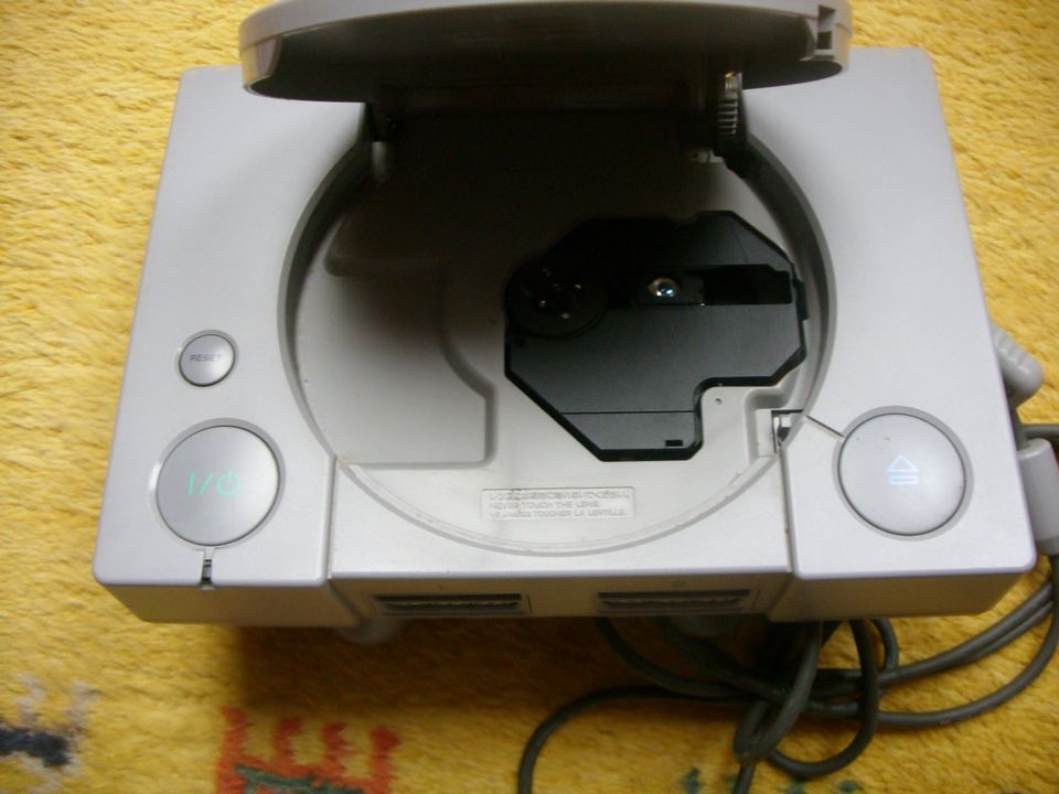 Sony Playstation SC PH 5552 mit Controller in Estorf