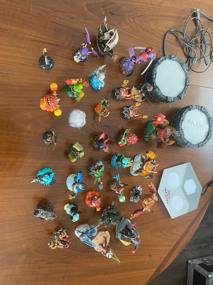 Nintendo und Disney Infinity Spielfiguren in Boppard