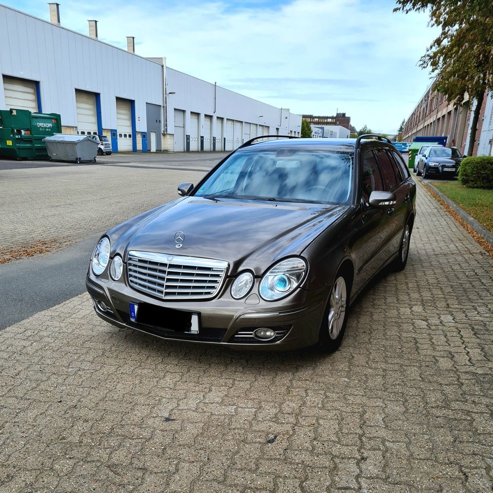 Mercedes Benz  E220 CDI w211 Avantgarde Ahk in Düsseldorf