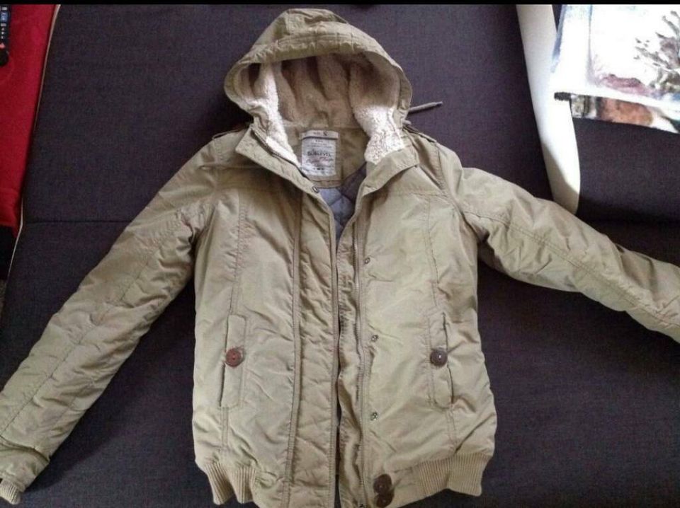 Winterjacke beige gr. S mit Kapuze in Stadtoldendorf