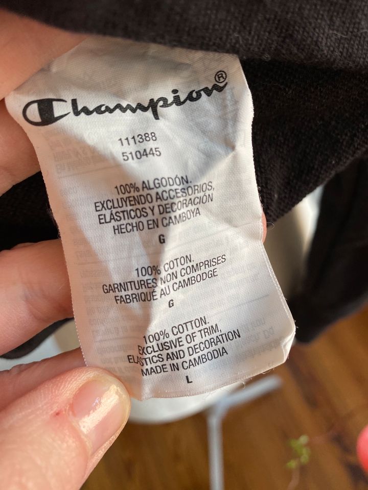 Champion Sweatshirt 40 L cropped schwarz in Kiel