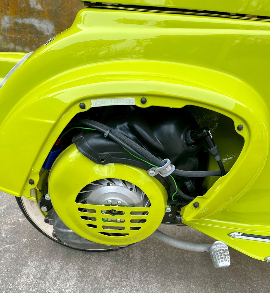 Vespa V50 BJ 1967 restauriert Apfelgrün deut. Papiere 12 Volt in Schwabach