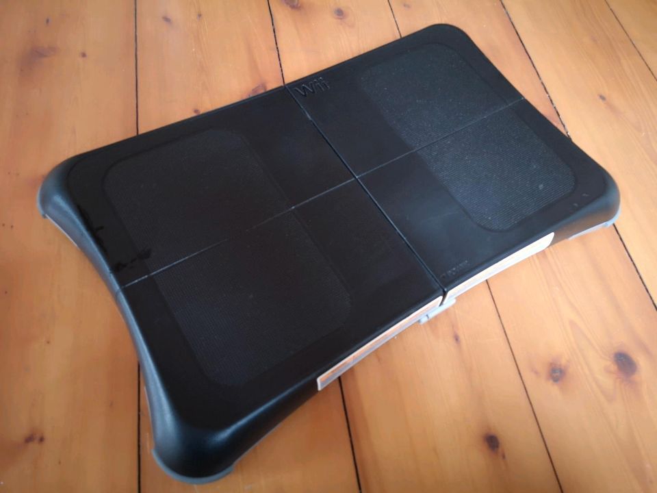 Original Nintendo Wii Balance Board schwarz + Wii Fit Plus in Braunschweig