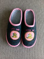 Fleece Hausschuhe Schuhe Schlappen Kiss Me Frosch Gr 35 Grau Rosa Bayern - Neutraubling Vorschau