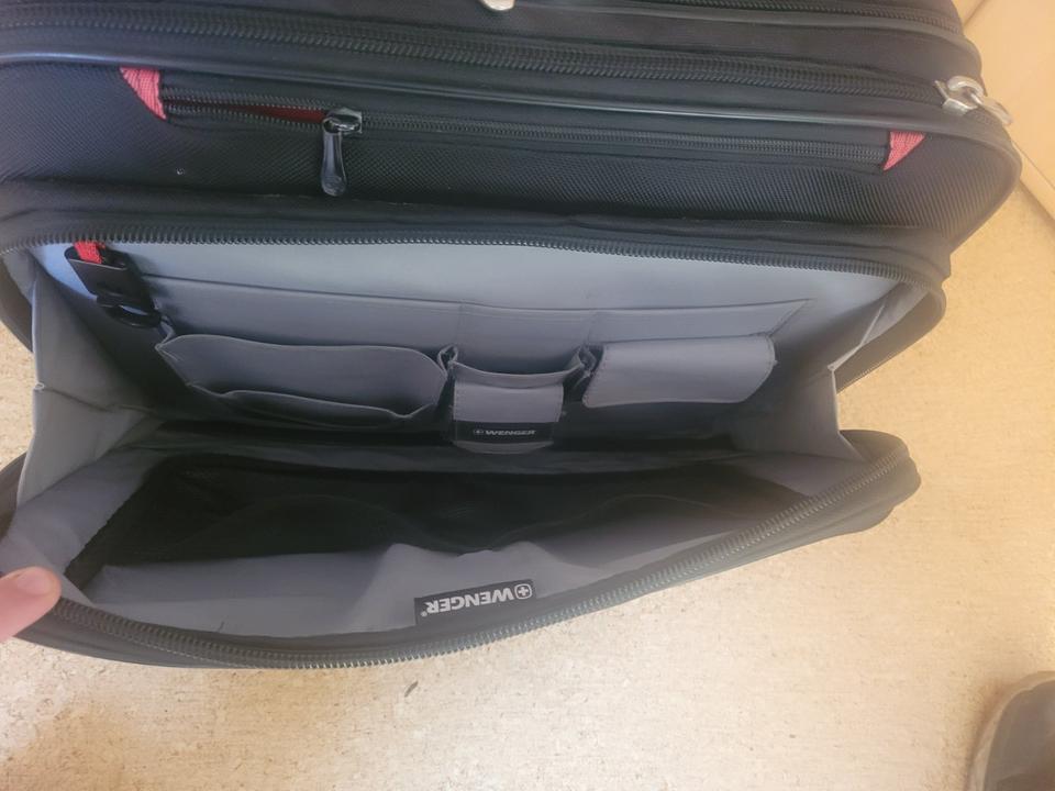 Wenger Arbeitstasche - Trolly mit vielen praktischen Taschen in Villmar