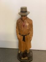 Figur Mann mit Hut und Mantel  Hessen - Kassel Vorschau