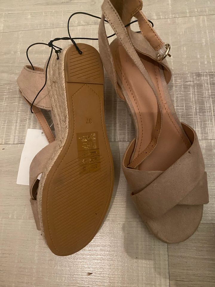 Sandalen H&M mit kleinem Keilabsatz in München