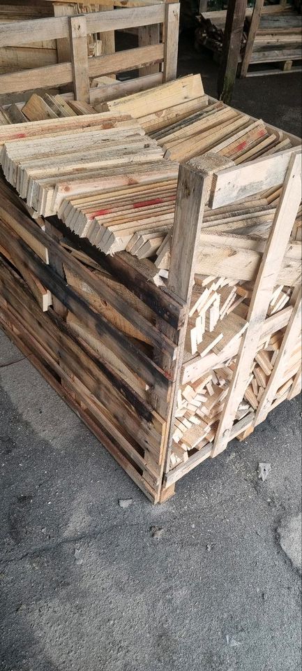 Brennholz bretter geschnitten für kamin in Saarbrücken