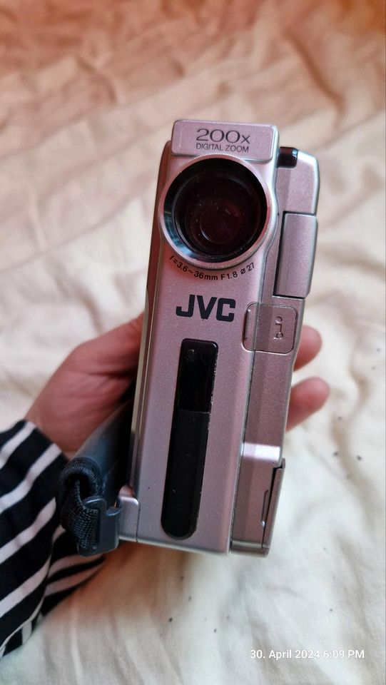 Jvc Video Kamera mit Tasche / Kabel / Fernbedienung in Hamburg
