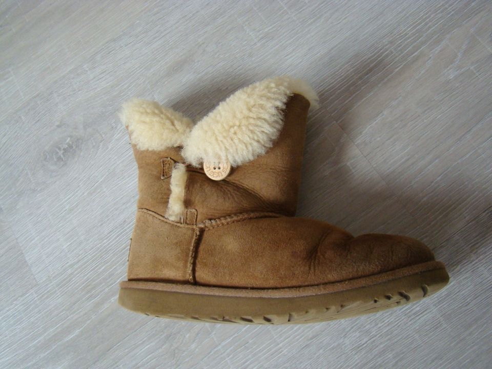 UGG AUSTRALIA Boots 34 Mädchen Winter Schuhe Stiefel Leder braun in Menden