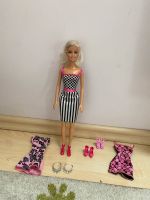 Barbie mit Kleidung Sachsen - Burghammer Vorschau