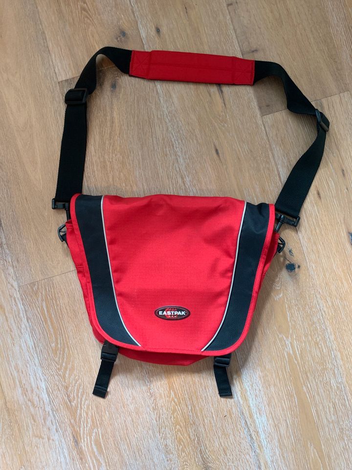 Eastpak Tasche Umhängetasche Rot / schwarz in Bendestorf