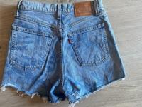 Levis Ribcage Short NEU Frankfurt am Main - Ostend Vorschau