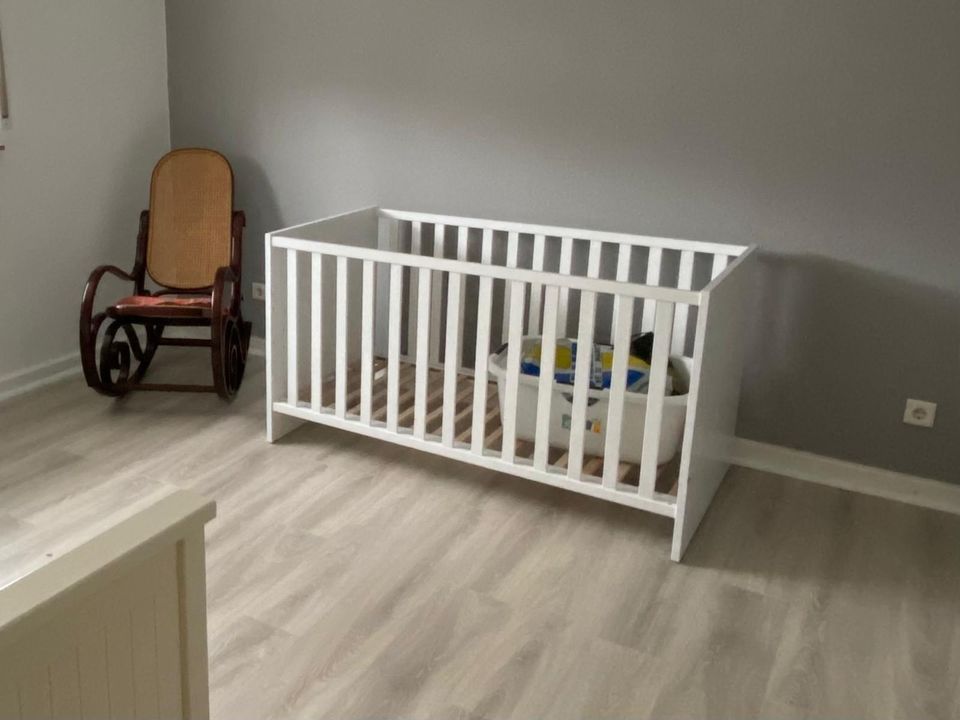 Gitterbett/Kinderbett höhenverstellbar inklusive Alvi Matratze in Marl