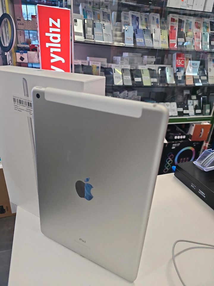 IPad 8th Gene (128GB+CELLULAR ) Akku 100% Neuwertige Für 259€ in Frankfurt am Main