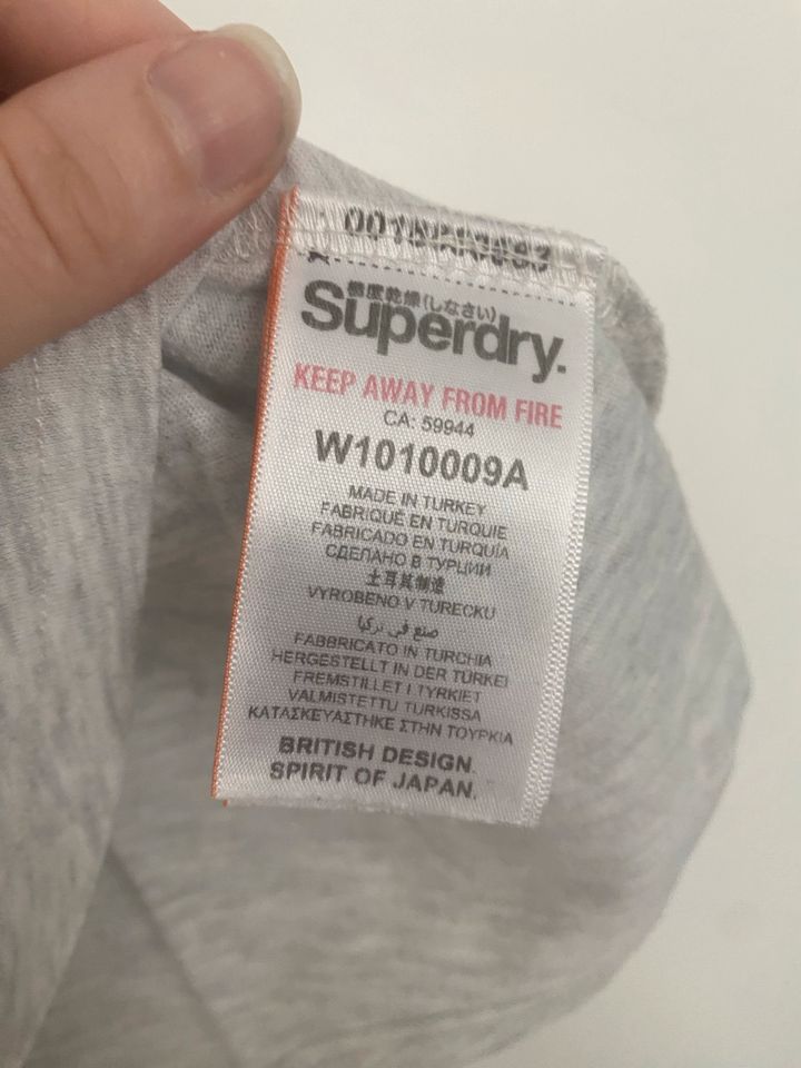 Superdry T-Shirt grau Größe 40 Damen sehr gut in Düsseldorf