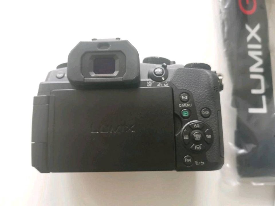 Panasonic Lumix DMC-G81M Digitale Kamera inkl. Objektiv in Düsseldorf