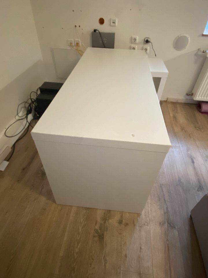 MALM, Ikea Schreibtisch mit Ausziehplatte, weiß, 151x65 cm in Neu Wulmstorf