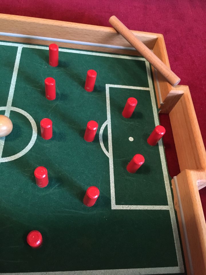 Tisch-Fußball, Kicker, Holzspielzeug in Regensburg