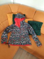 Bench Jacke  gr.M top beide Seiten tragbar rot und bunt Berlin - Spandau Vorschau