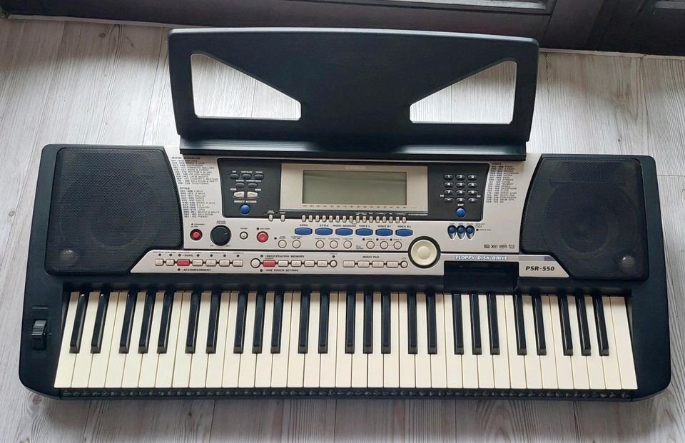 Keyboard Yamaha PSR-550 in Olpe