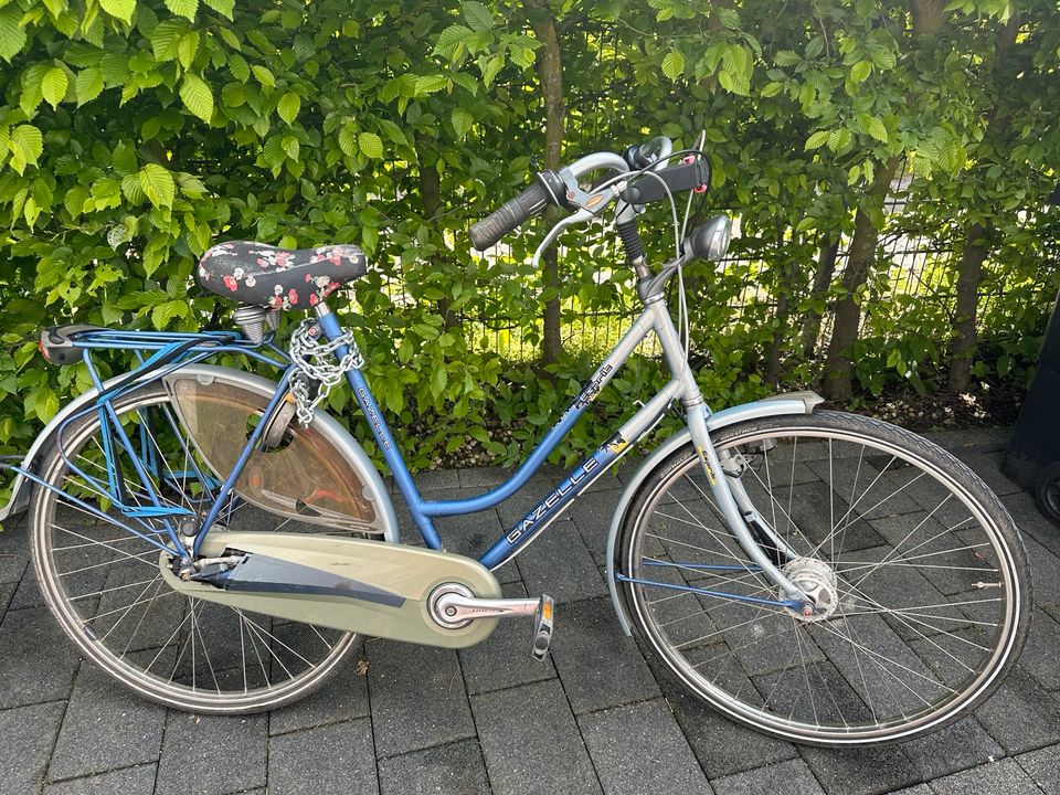 Gazelle Esprit 28 Zoll in Silber/ blau in Mönchengladbach