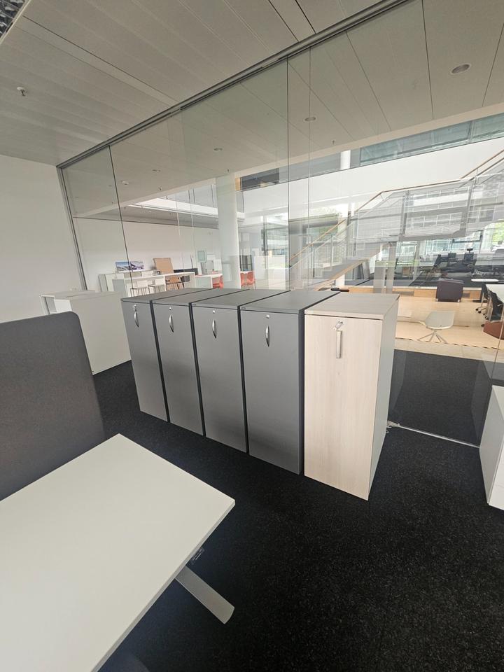 Abverkauf Lagerauflösung Büromöbel Möbel Büro Lagerverkauf in Hallbergmoos