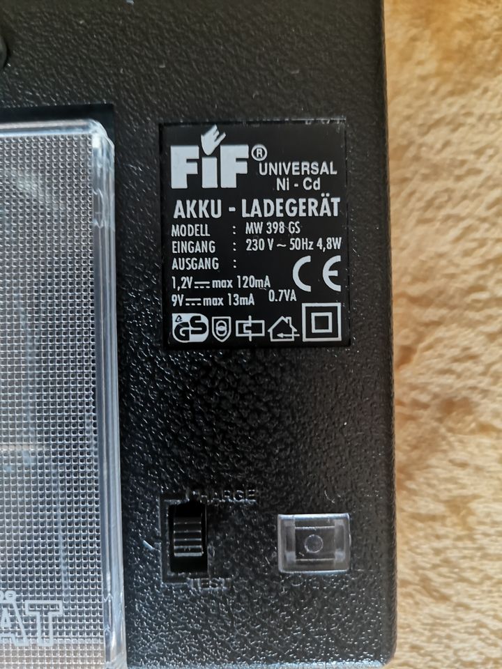 Batterie-Akku Ladegerät neuwertig in Leverkusen