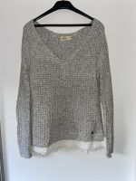 Grauer Hollister Strickpullover mit V-Ausschnitt & weißer Spitze Schleswig-Holstein - Ammersbek Vorschau