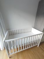 *UNBENUTZT* Babybett mit Matratze, Schutz, Bezug (umbaubar s.u.) Bayern - Dorfen Vorschau