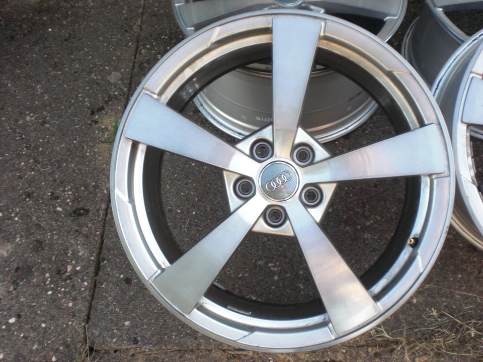 Original Audi TT,TTS, Alufelgen 19 Zoll 9x19,ET52.8S0601025CG.TOP in Heusweiler