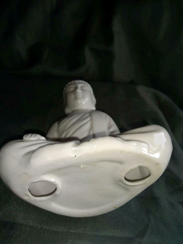 Feiner Buddha Porzellan Keramik Thailand Laos Myanmar Asiatika in Schönwalde (Vorpommern)