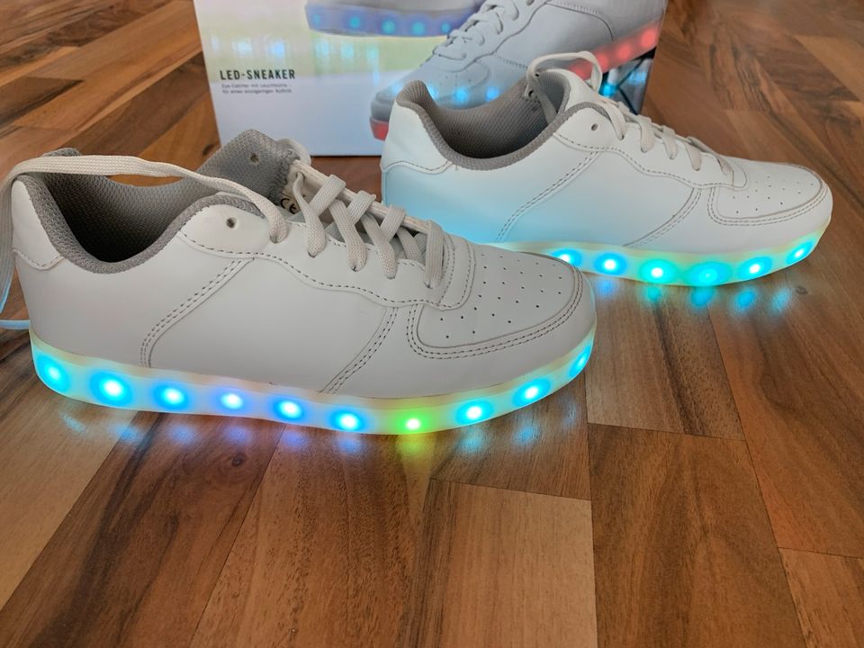 LED Sneaker Größe 36 in Königslutter am Elm