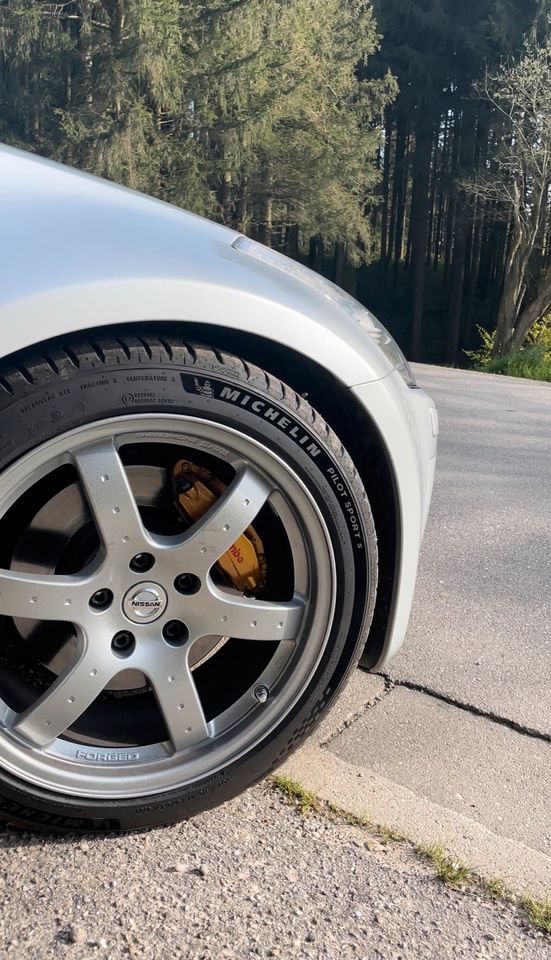 Nissan 350z Rays Felgen FORGED Original/Michelin Pilot Sport in Bodenkirchen