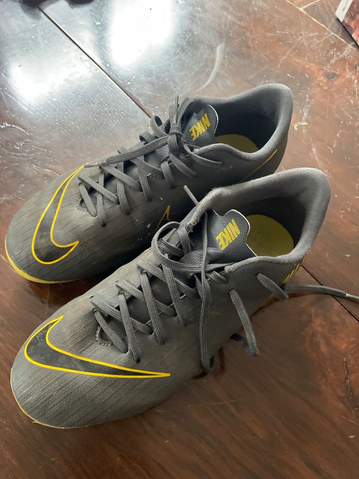 Nike mericurial Fußballschuhe Stollen 36,5 in Rödermark