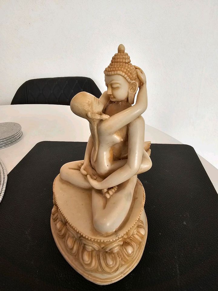 Yab Yum, buddhistische Tantra-Statue in Berlin