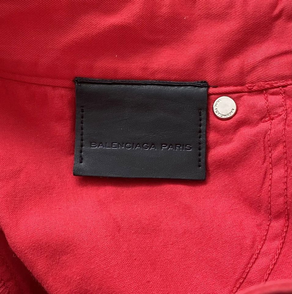 BALENCIAGA Herren Jeans W30 rot Logo in Krefeld