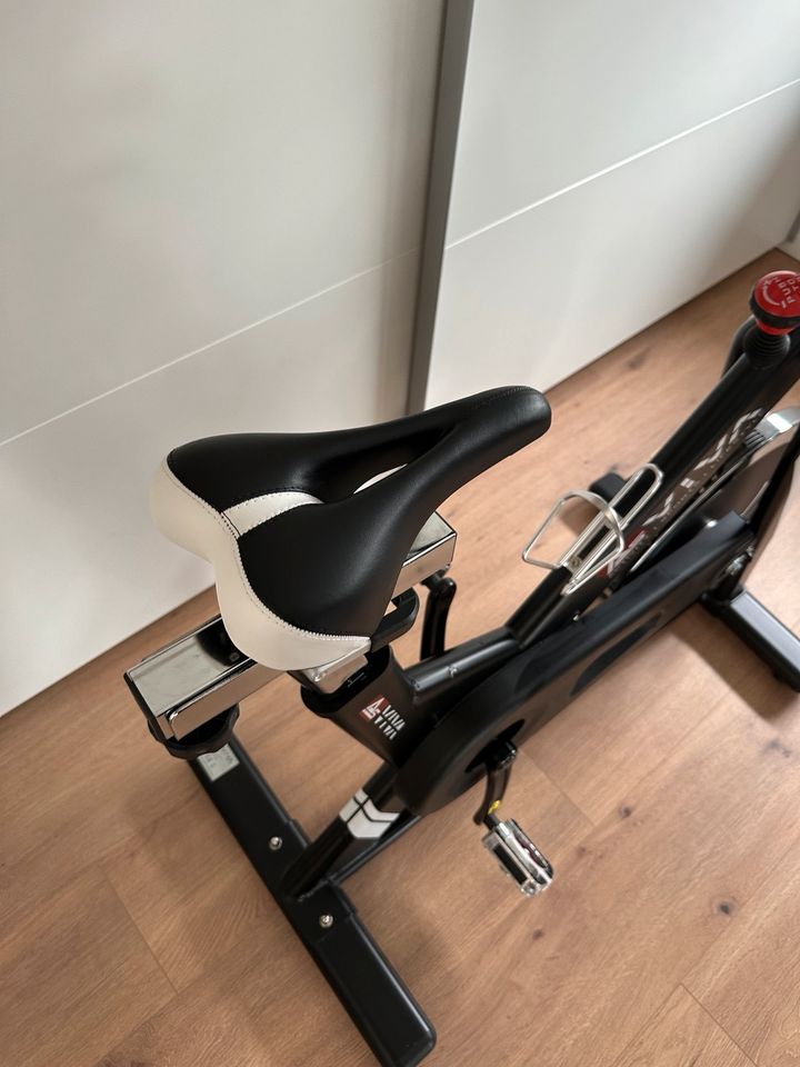 AsVIVA Indoor Cycle Speedbike S14 Bluetooth (Hometrainer) in Ellwangen (Jagst)