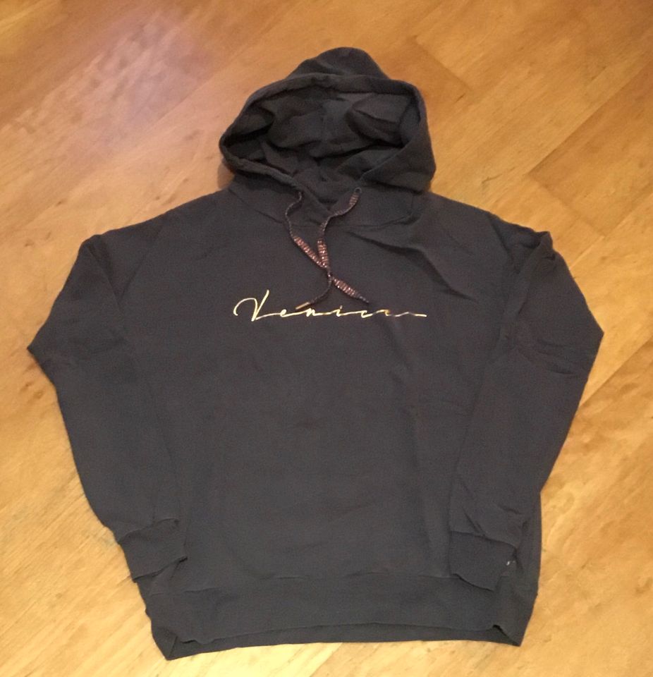 Hoodie von Venice Beach, Größe S, lila mit goldenem Schriftzug in Achern