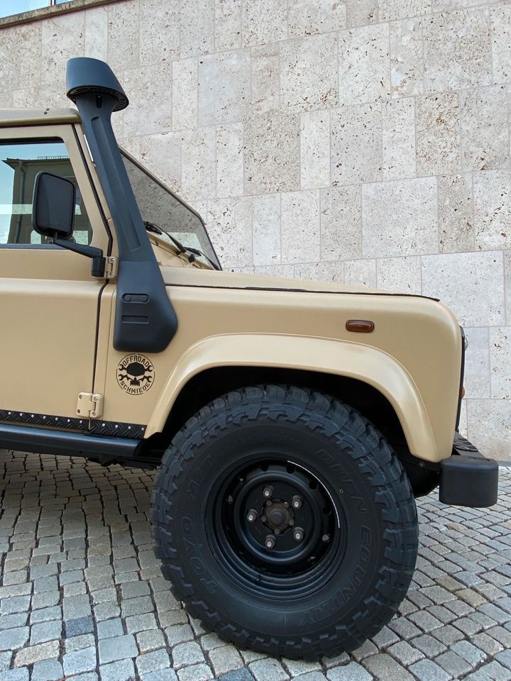 Defender Land Rover NEUAUFBAU Station Wagen S TD5 110 Libyan Sand in Wipperdorf