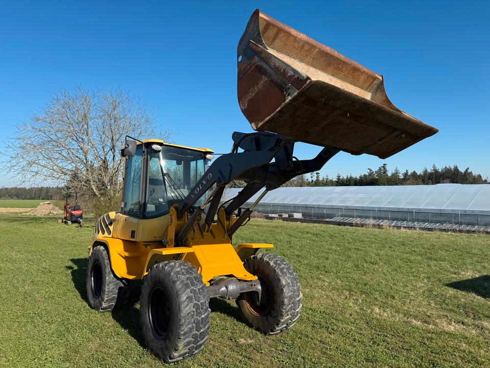 Radlader Volvo l30b pro bj05 Hoflader Cat Jcb Bruttopreis ! in Sankt Wolfgang