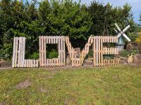 Buchstaben "LOVE" aus Paletten Holzdeko Hochzeit Niedersachsen - Beesten Vorschau